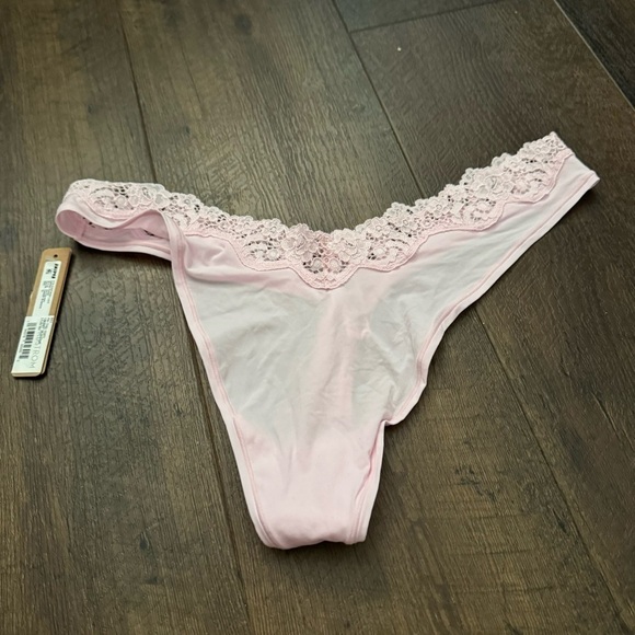 NWT  SKIMS FITS EVERYBODY BABY PINK LACE THONG XL - Picture 2 of 4